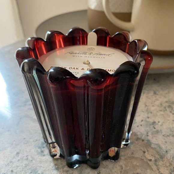 Hearth & Hand with Magnolia Soy 28hr Burning Candle Scent Black Oak & Perssimon - Picture 6 of 6